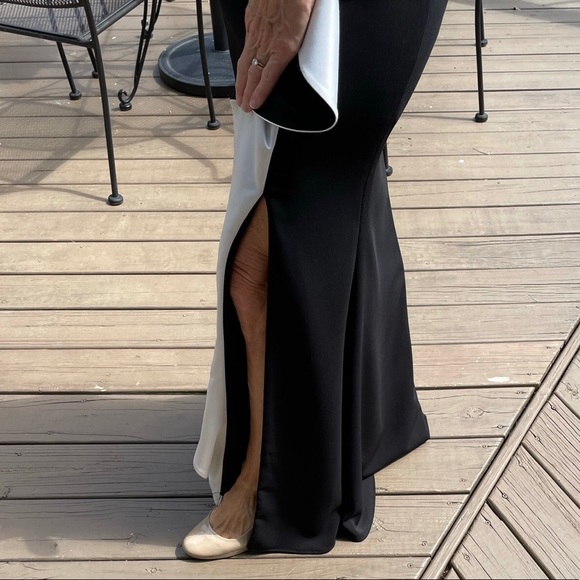 Carmen Marc Valvo Black and White Ruffle Gown - Picture 10 of 10